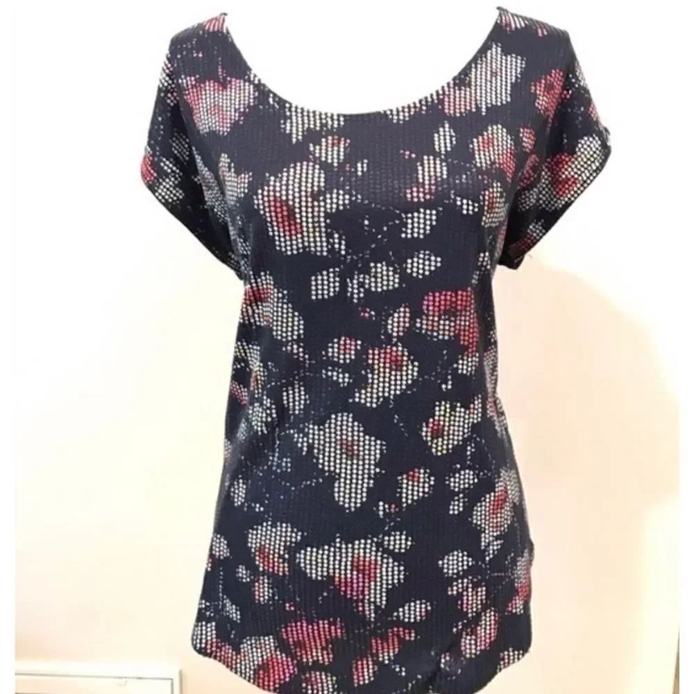 Beatiful flowered blouse